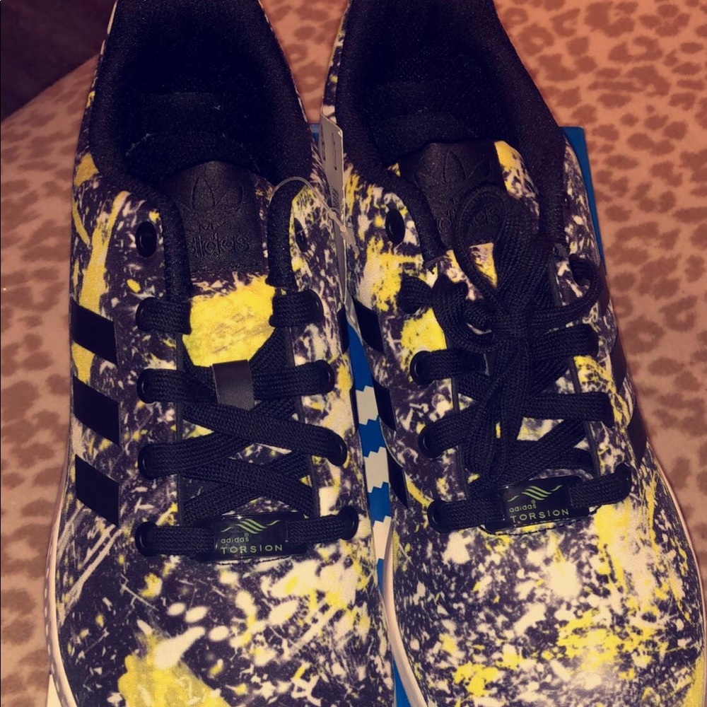Adidas ! Brand new size 7
